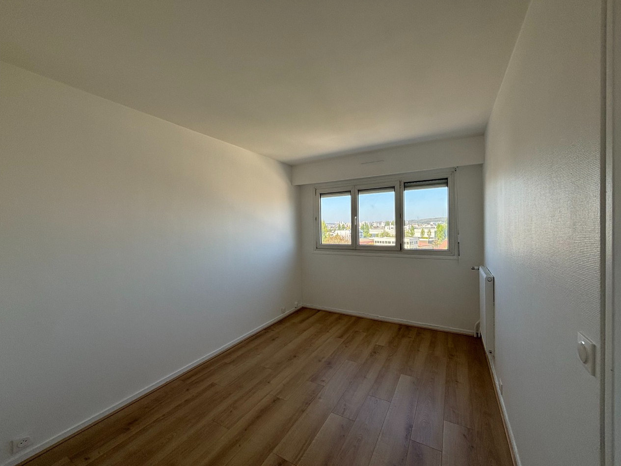 
                                                Vente
                                                 lot 228 Noisy-le-Grand
