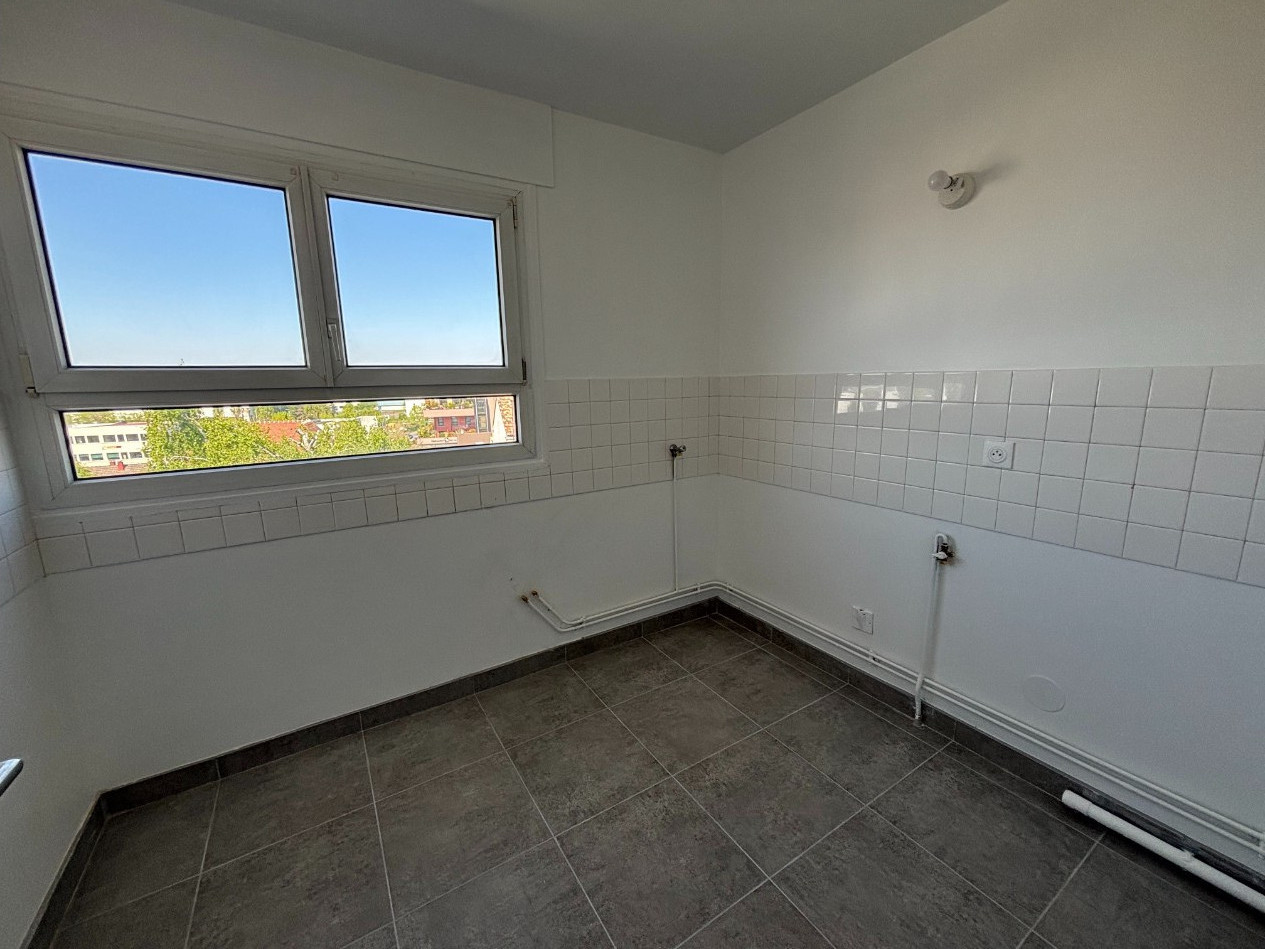 
                                                Vente
                                                 lot 228 Noisy-le-Grand