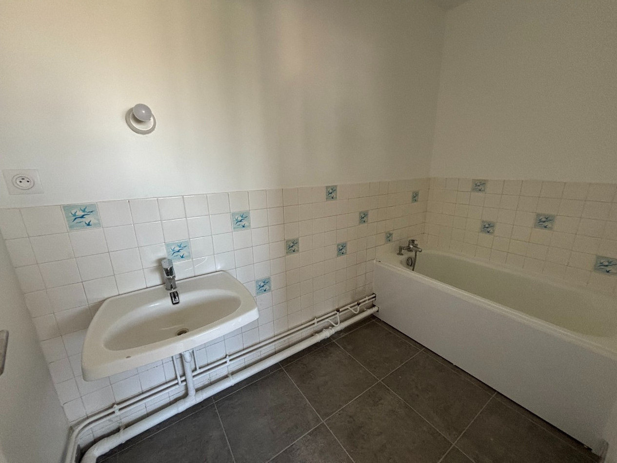 
                                                Vente
                                                 lot 228 Noisy-le-Grand