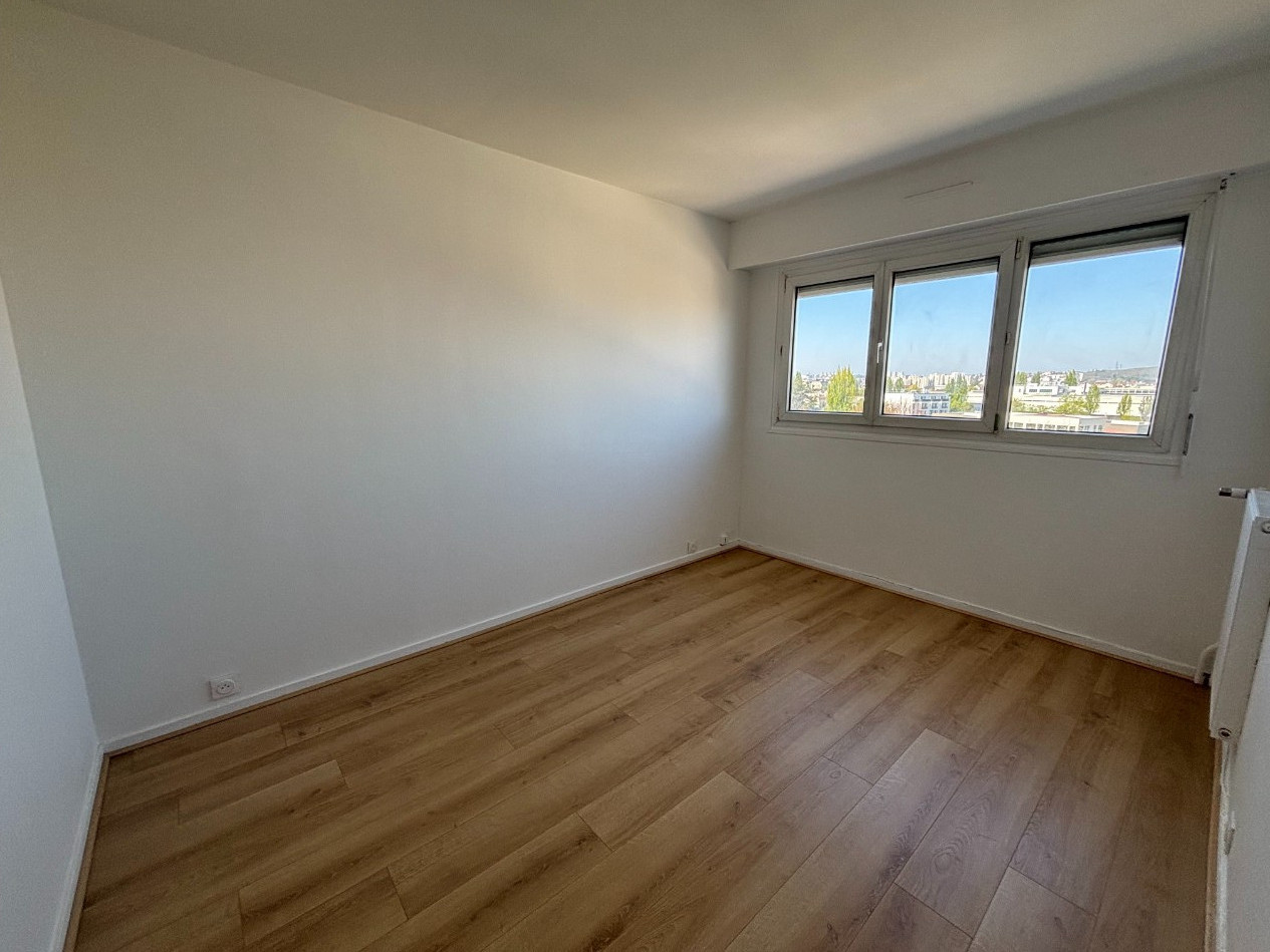 
                                                Vente
                                                 lot 228 Noisy-le-Grand