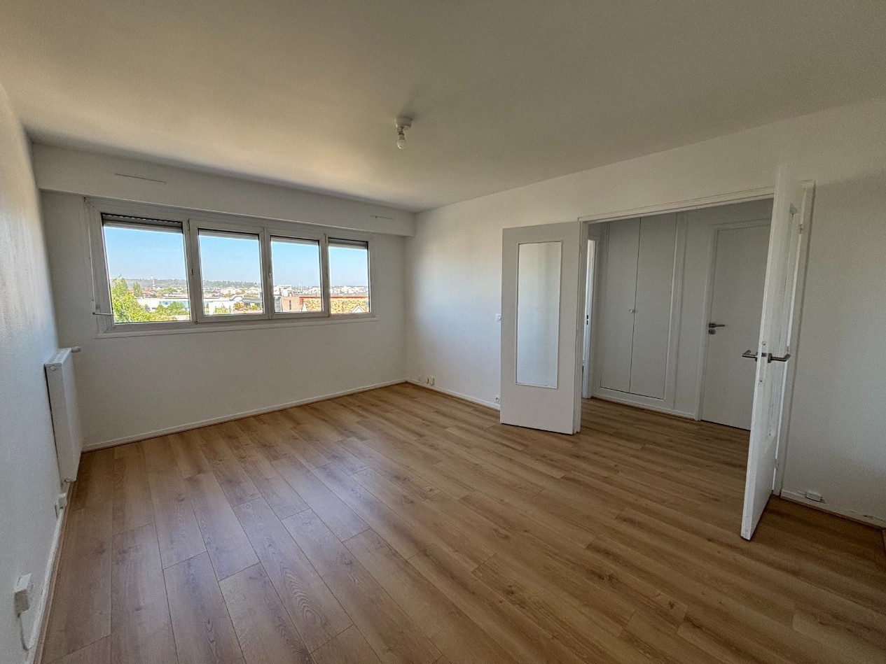 
                                                Vente
                                                 lot 228 Noisy-le-Grand