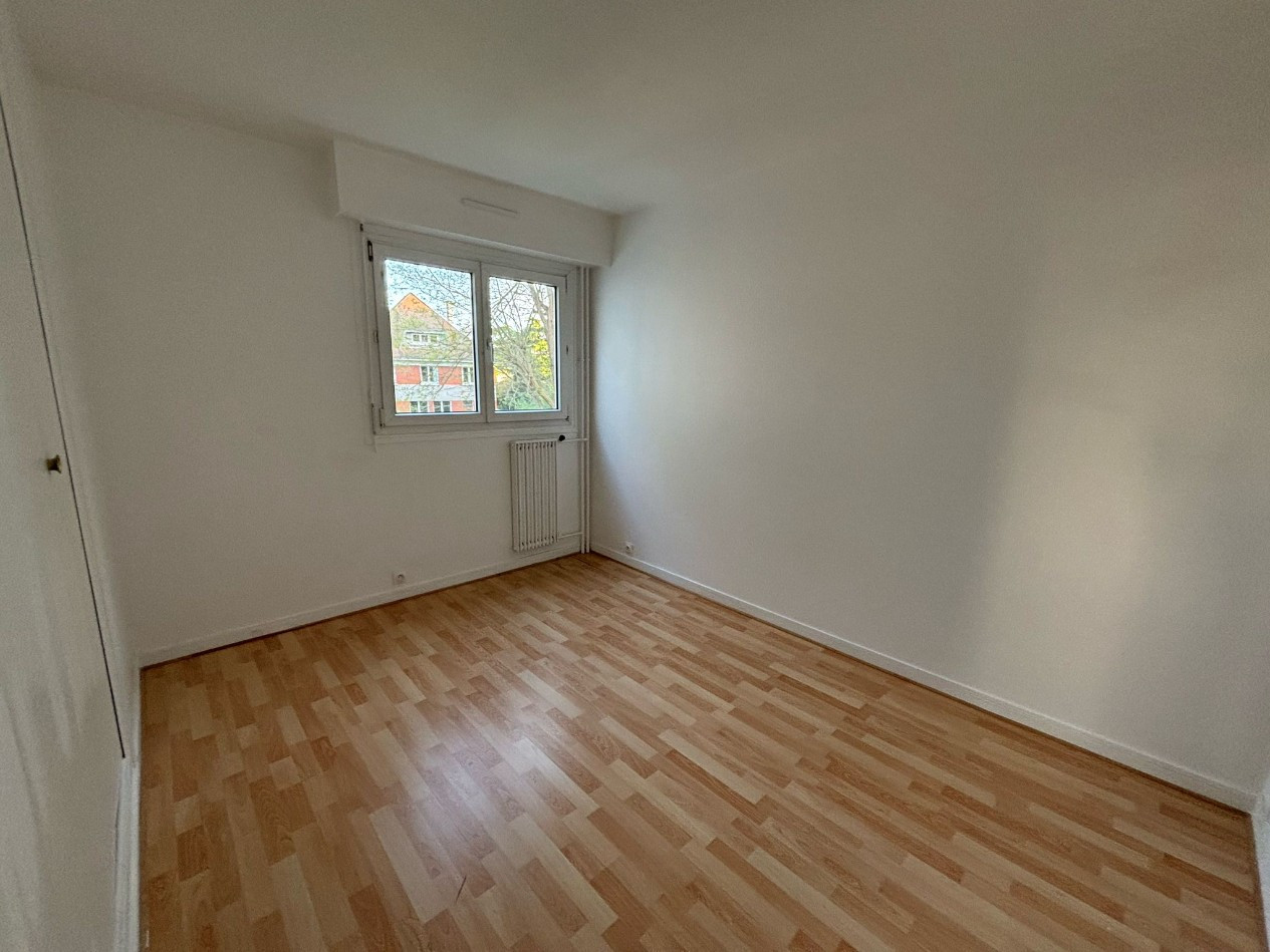 
                                                Vente
                                                 lot 329 Noisy-le-Grand