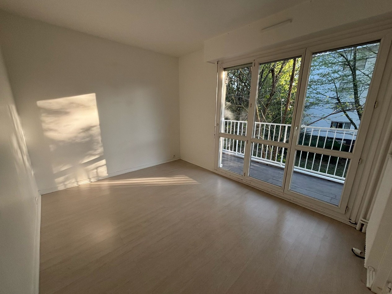 
                                                Vente
                                                 lot 329 Noisy-le-Grand