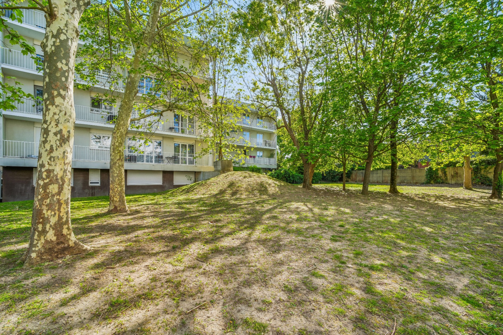 
                                                Vente
                                                 lot 518 Noisy-le-Grand