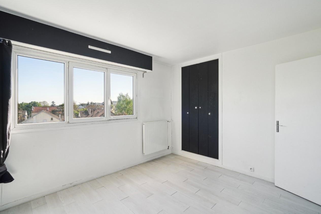 
                                                Vente
                                                 lot 522 Noisy-le-Grand
