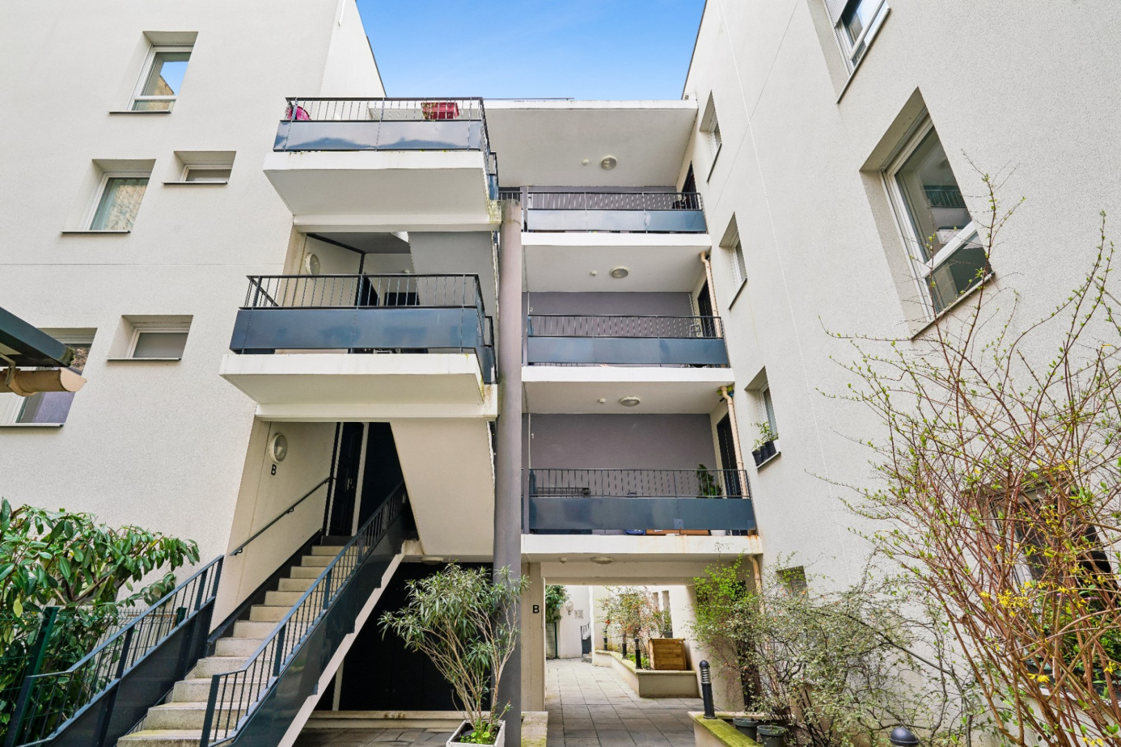 
                                                Vente
                                                 Lot C28 St Denis