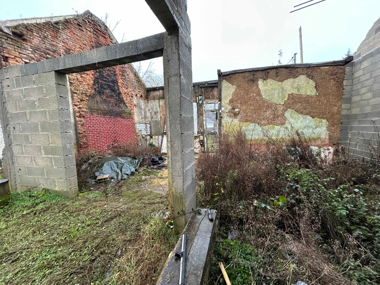 
                                                Vente
                                                 Lot de 2 maisons à rénover avec jardin