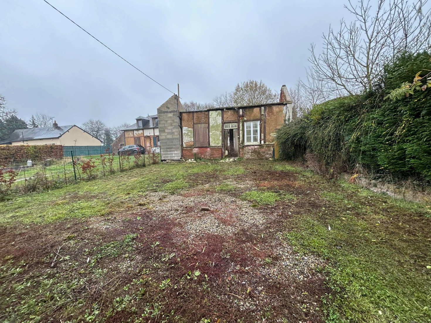 
                                                Vente
                                                 Lot de 2 maisons à rénover avec jardin