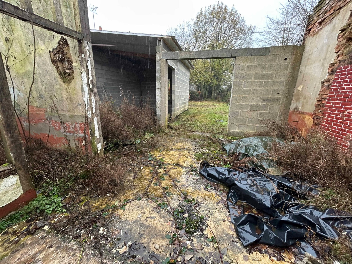 
                                                Vente
                                                 Lot de 2 maisons à rénover avec jardin