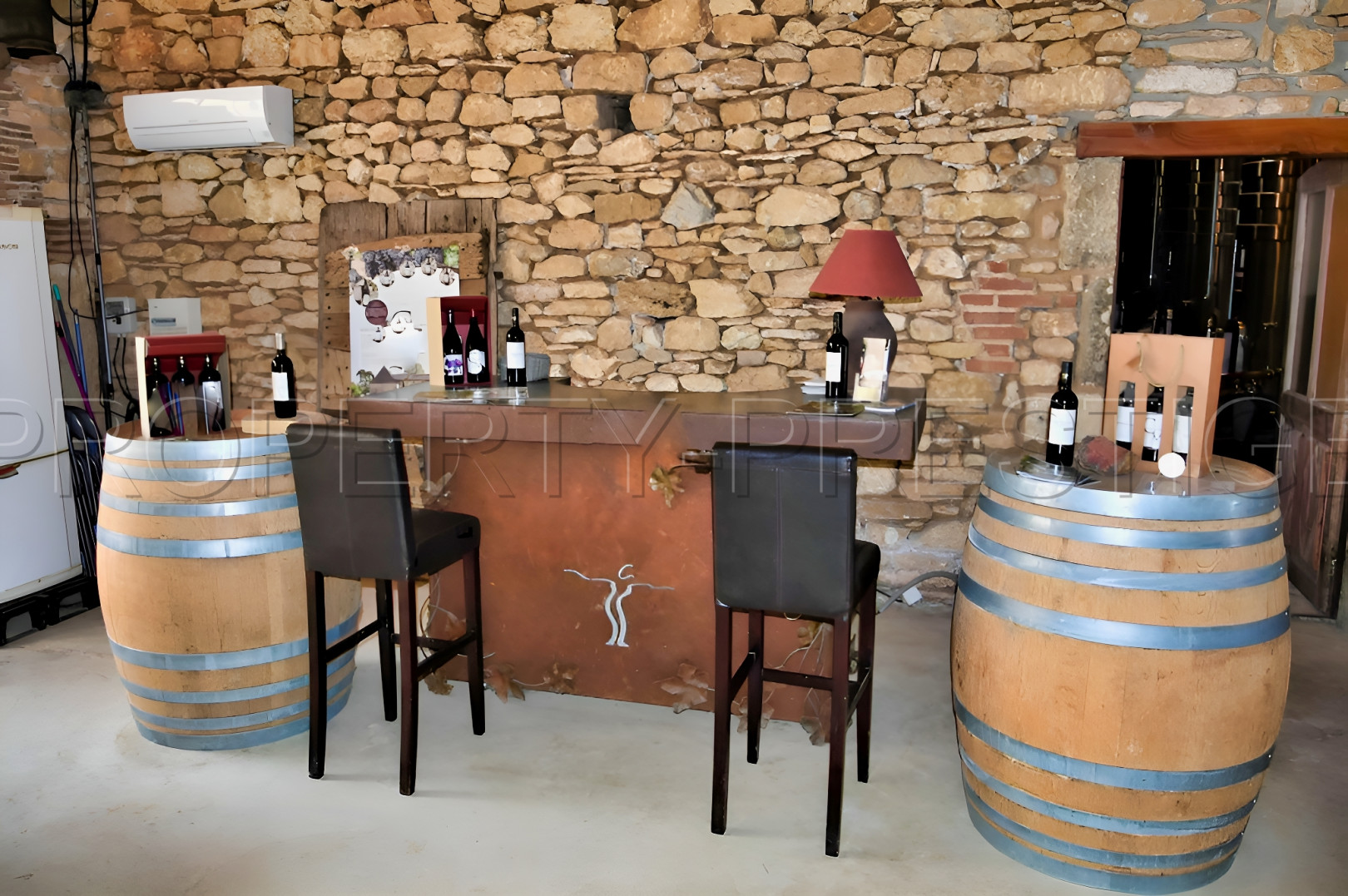 
                                                Vente
                                                 LOT DOMAINE VITICOLE AOC CAHORS 19 HA