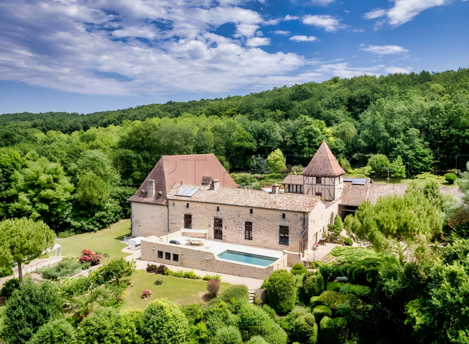 
                                                Vente
                                                 LOT ET GARONNE DOMAINE XVème 35 HECTARES