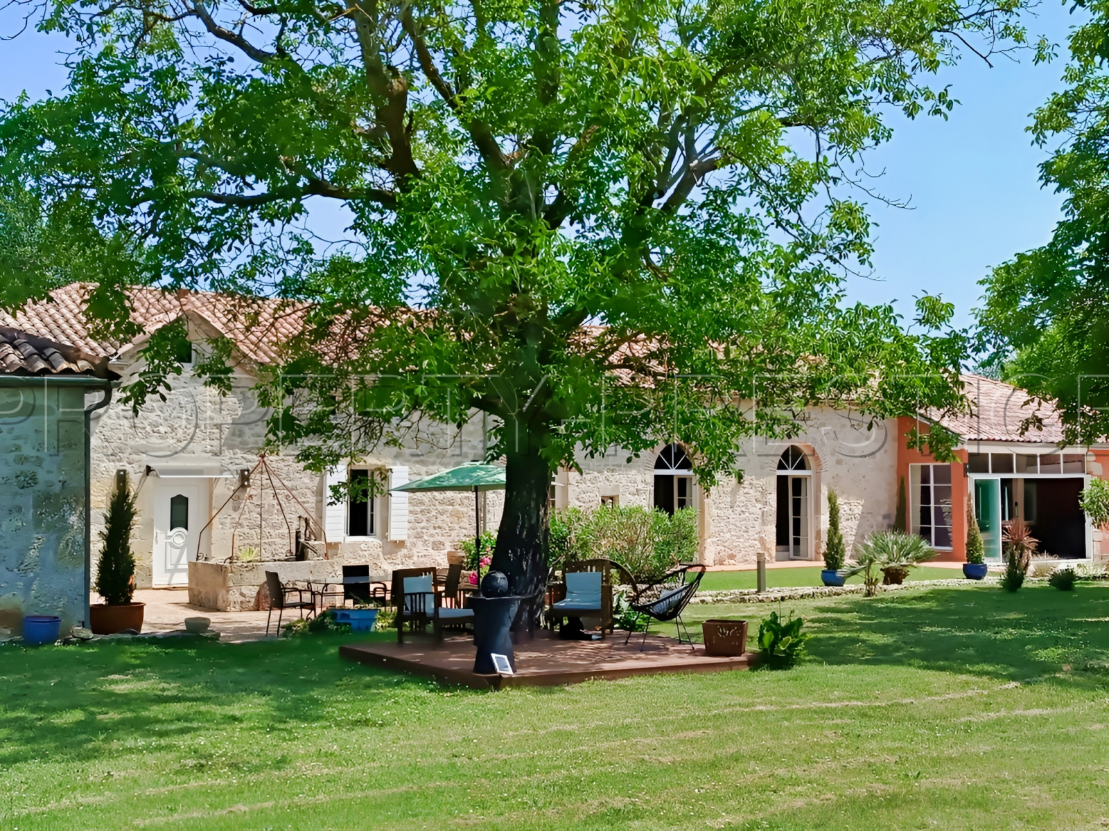 
                                                Vente
                                                 LOT ET GARONNE PROPRIETE XIXème EN PIERRES 3,6 HA