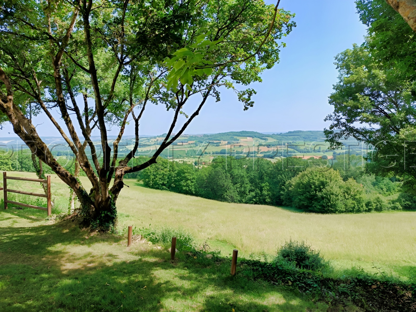 
                                                Vente
                                                 LOT ET GARONNE PROPRIETE XIXème EN PIERRES 3,6 HA