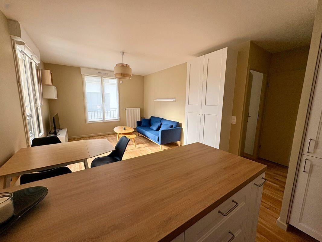 
                                                Location
                                                 Loue 2 P meublé équipé, 41 m2, Asnières