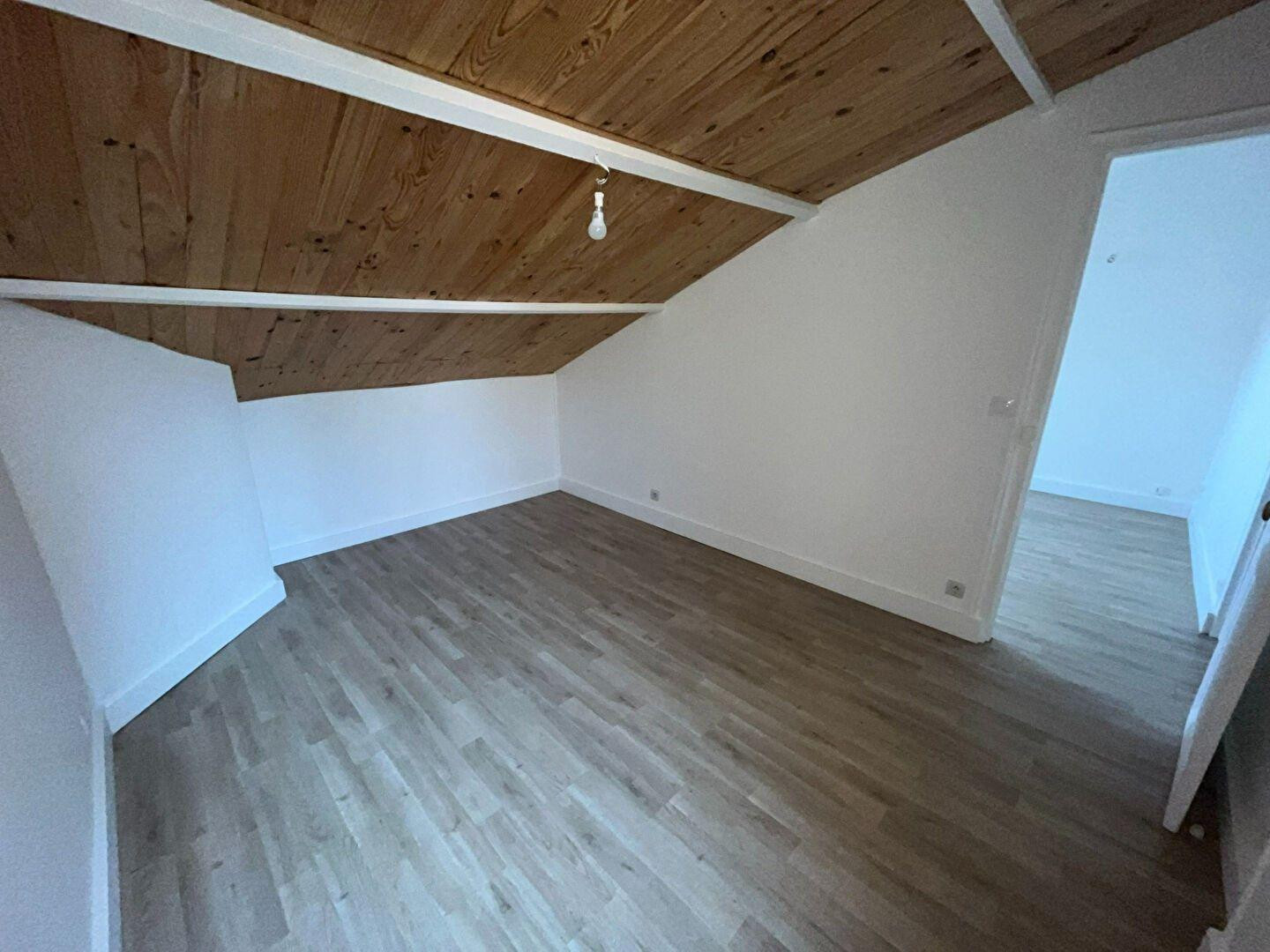 
                                                Location
                                                 Loue 2 pièces bien équipé à Noisy-le-Sec