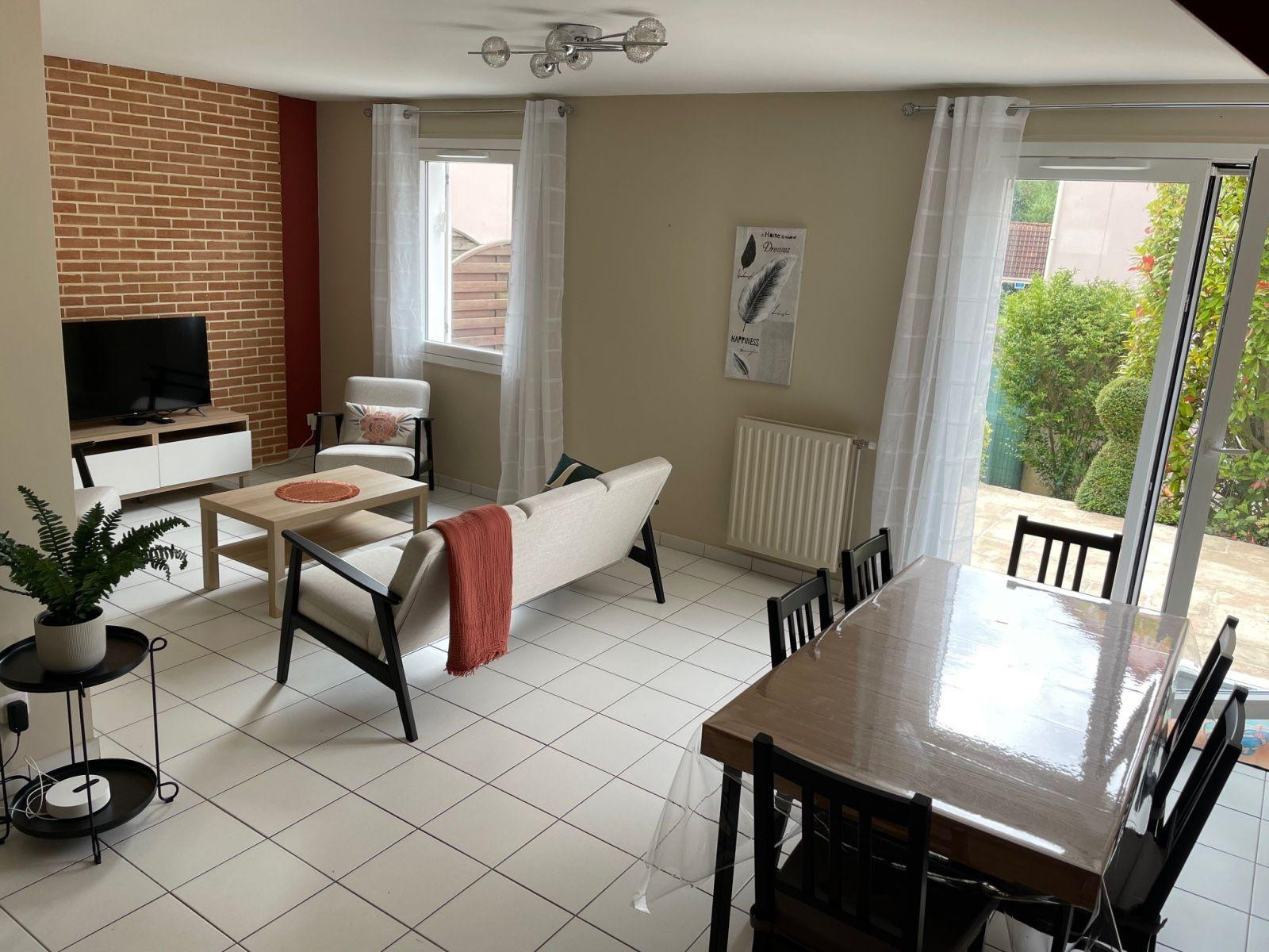 
                                                Colocation
                                                 Loue 3 chambres dans colocation mixte à Villebon