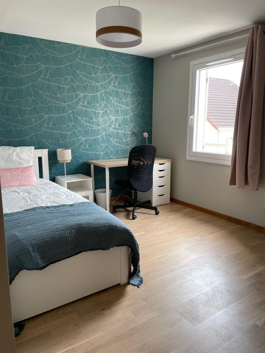 
                                                Colocation
                                                 Loue 3 chambres dans colocation mixte à Villebon