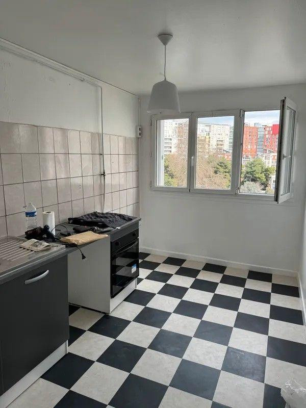
                                                Location
                                                 Loue 5P 92m² refait à neuf Le mail