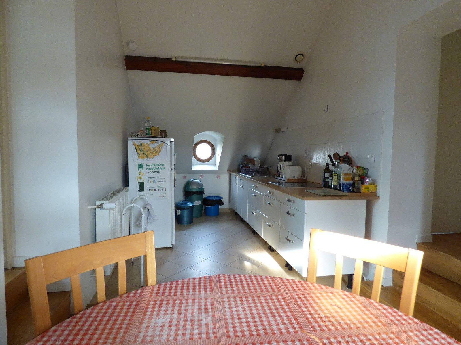 
                                                Colocation
                                                 Loue à étudiants grande chambre meublée sur 69160