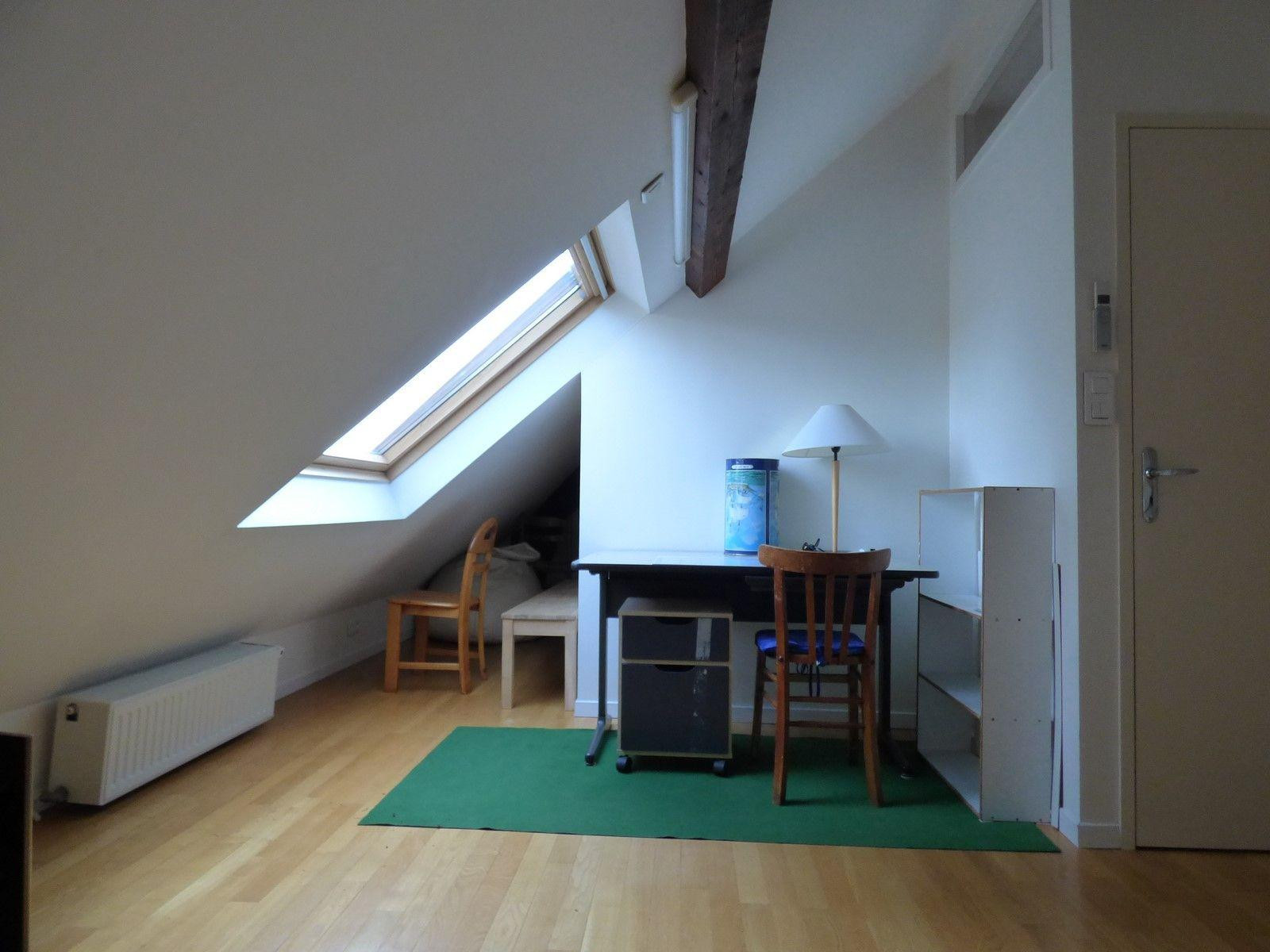 
                                                Colocation
                                                 Loue à étudiants grande chambre meublée sur 69160