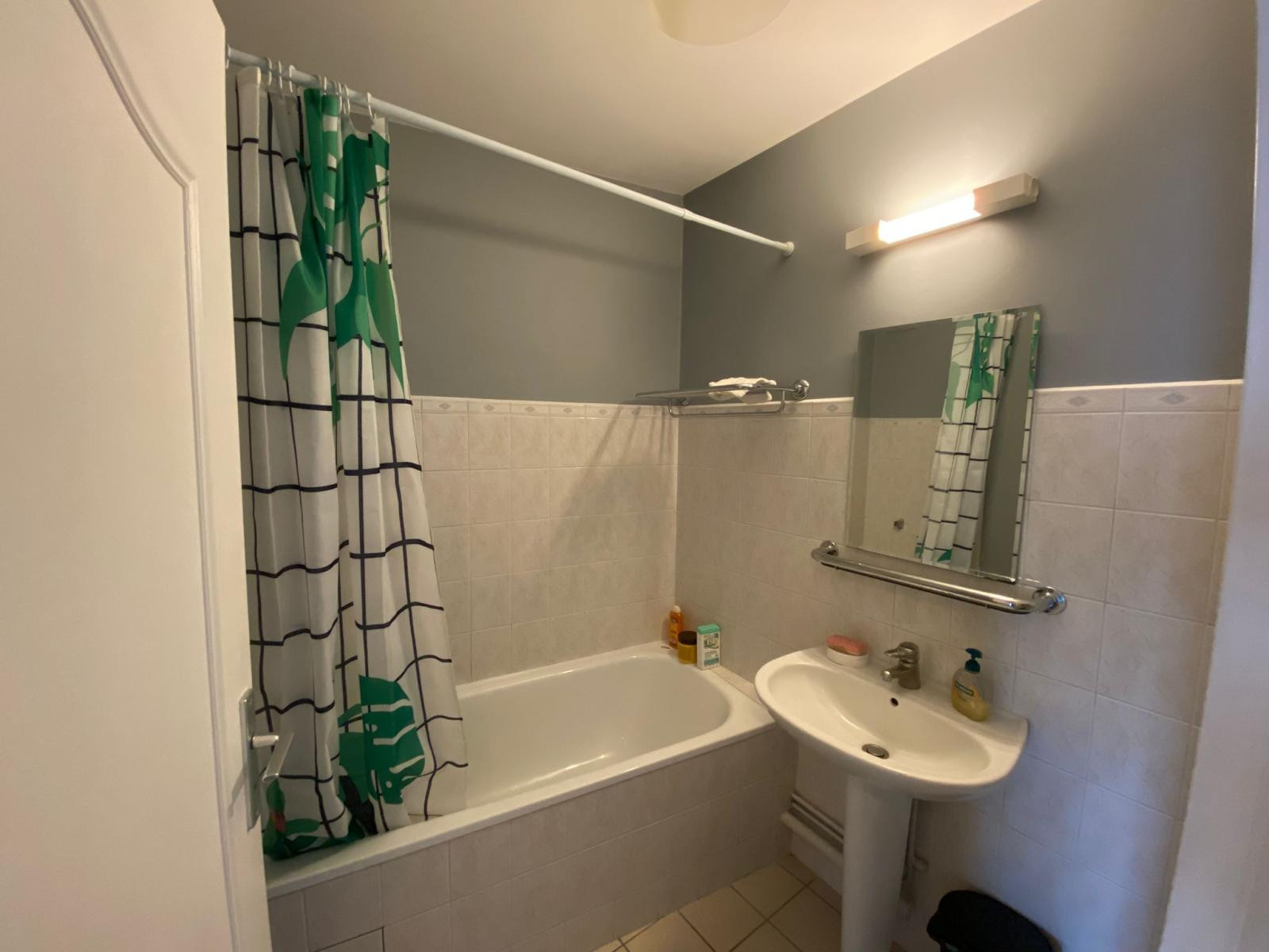 
                                                Location
                                                 Loue agréable Studio meublé 29 m²