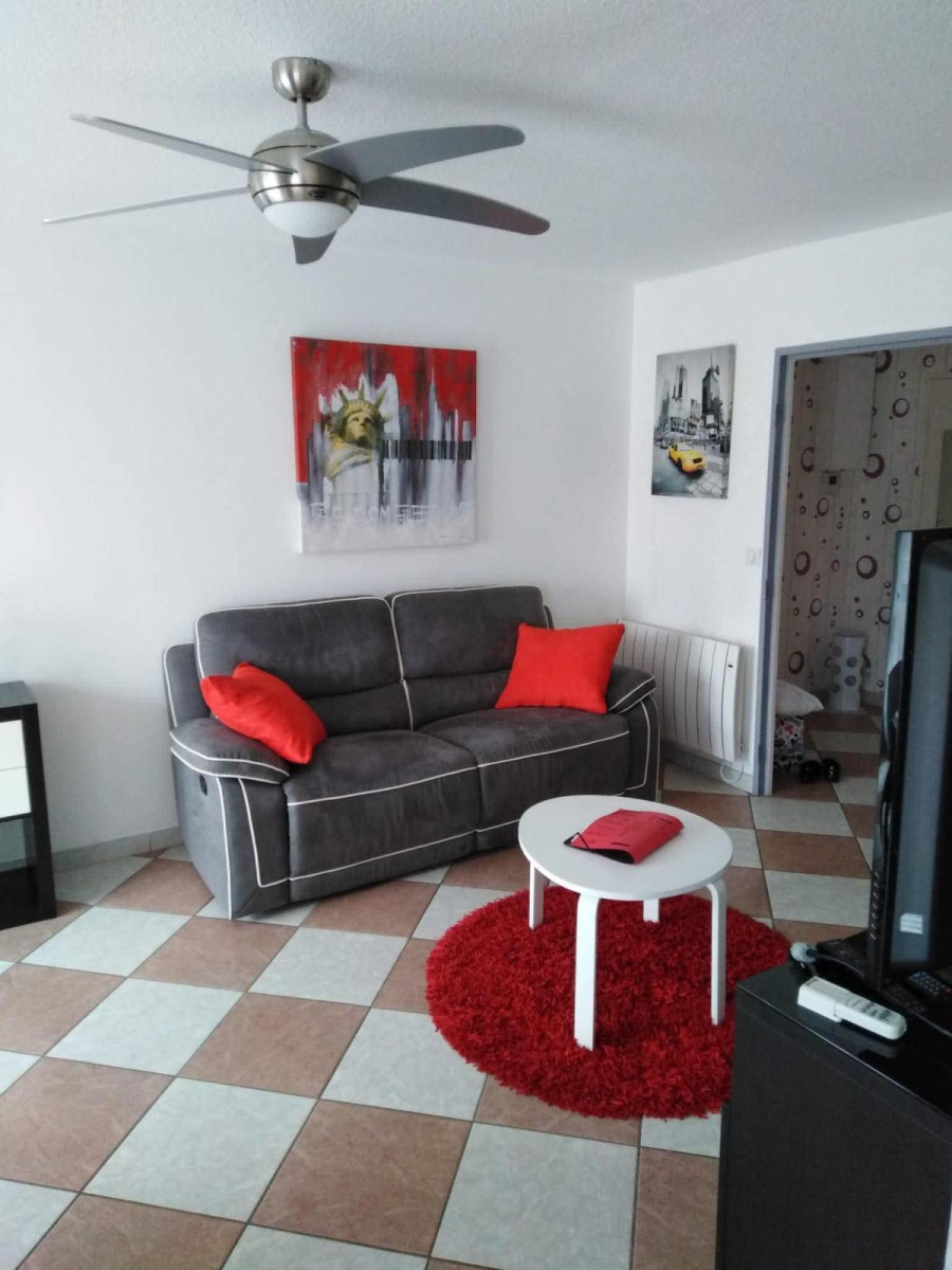 
                                                Location
                                                 Loue appart meublé en colocation choisie par vous