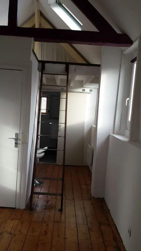 
                                                Location
                                                 Loue appartement 28m² quartier St Leu