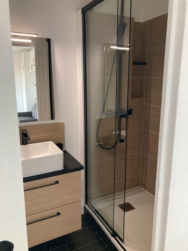 
                                                Location
                                                 Loue appartement