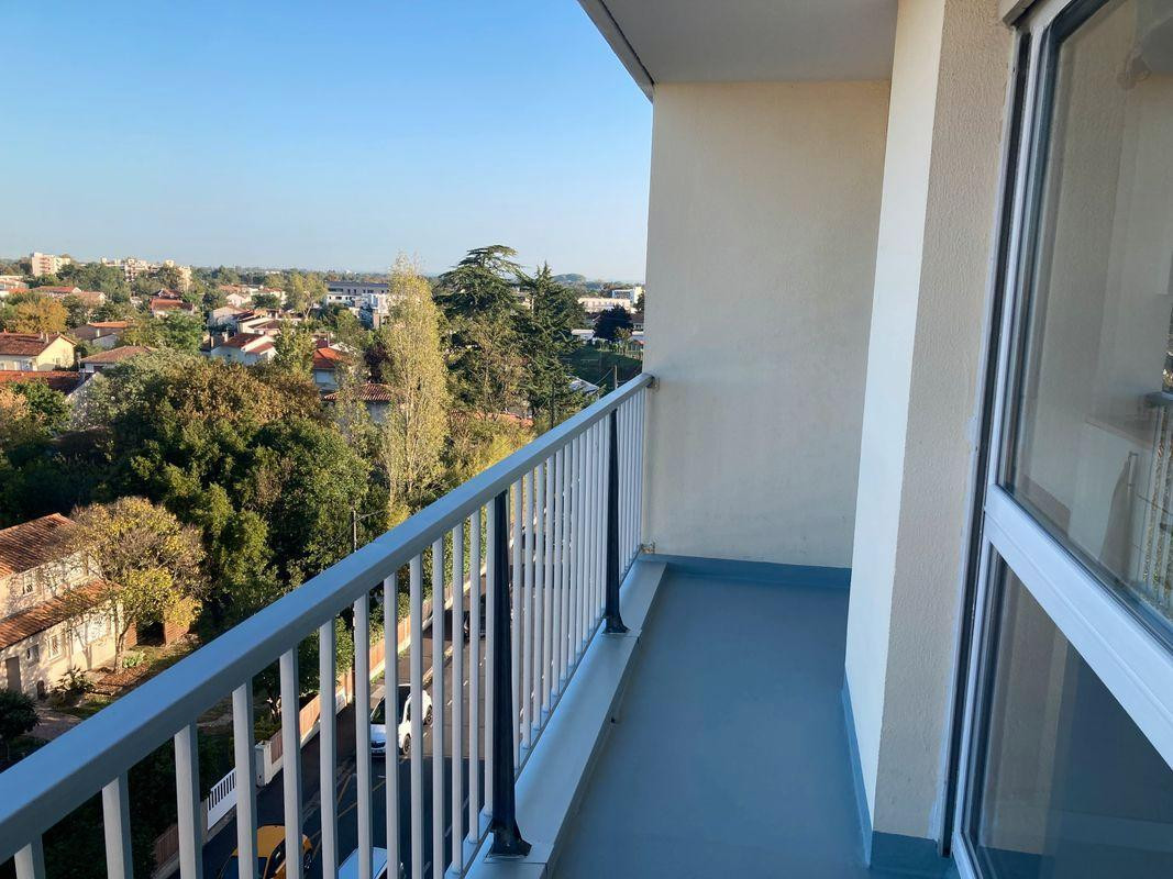 
                                                Location
                                                 Loue appartement