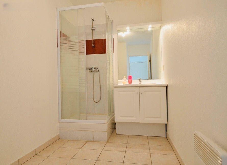
                                                Location
                                                 Loue appartement de 34 m2 refait à neuf