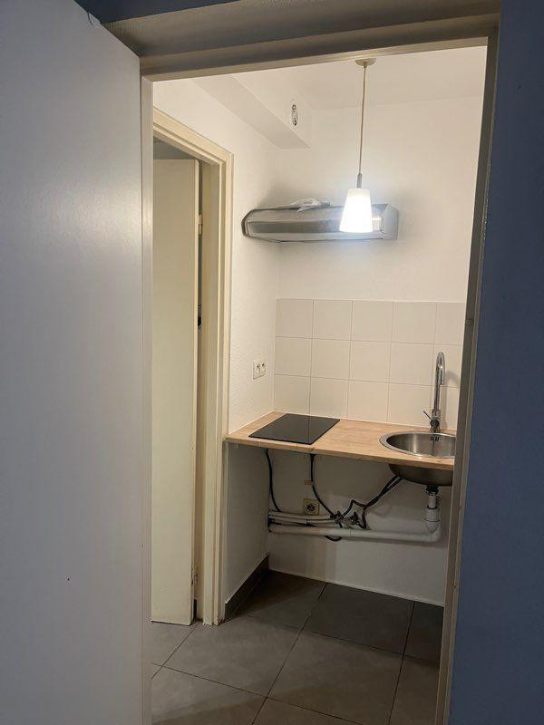
                                                Location
                                                 Loue appartement F1