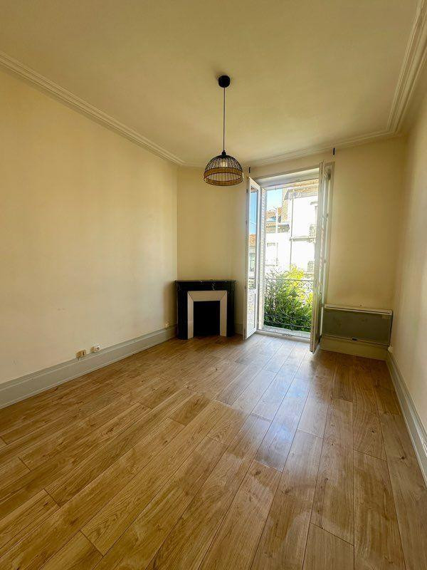
                                                Location
                                                 Loue appartement F2