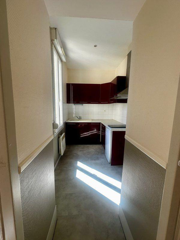 
                                                Location
                                                 Loue appartement F2