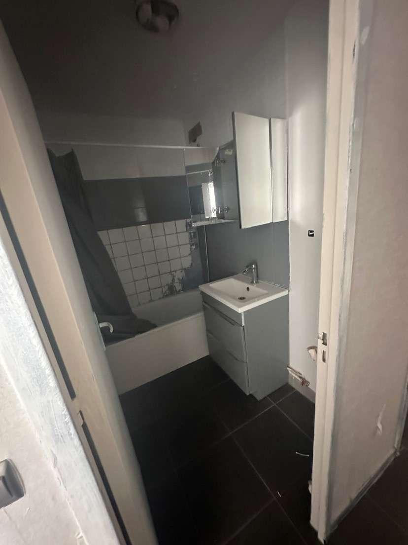 
                                                Location
                                                 Loue appartement F3 73m2 saint Étienne