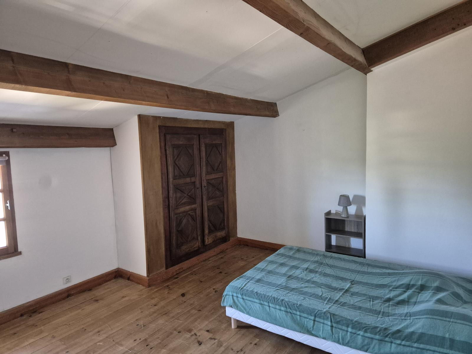 
                                                Location
                                                 Loue appartement F4 dans domaine du XVIIème siècle