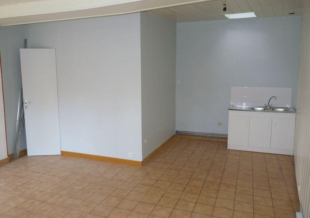 
                                                Location
                                                 Loue appartement La Hotoie