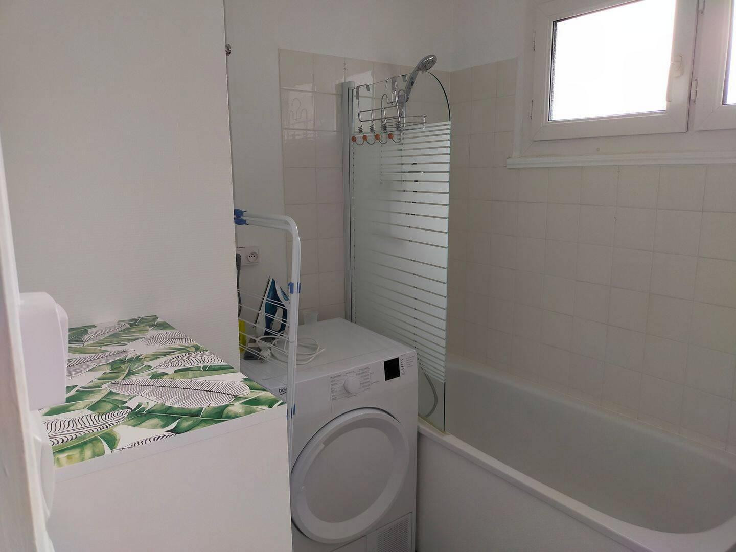 
                                                Colocation
                                                 Loue appartement pour colocation
