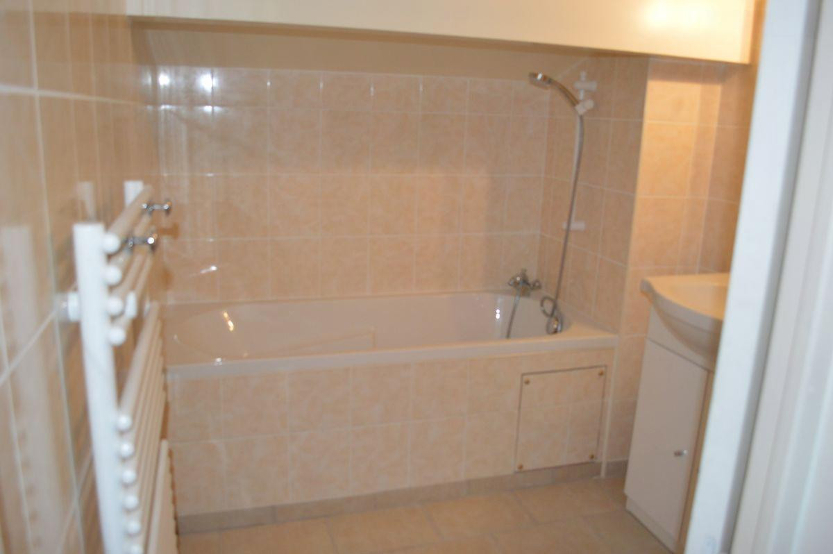
                                                Location
                                                 Loue Appartement T1