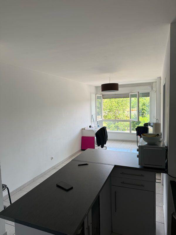 
                                                Location
                                                 Loue appartement T2 37m2 Marseille 13008 Prado