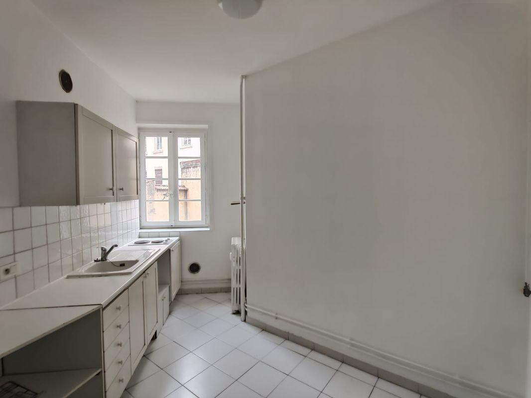 
                                                Location
                                                 Loue appartement T2 à Lyon 3è