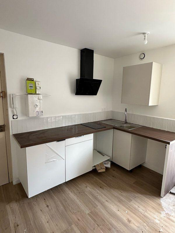 
                                                Location
                                                 Loue appartement T2, entièrement rénové