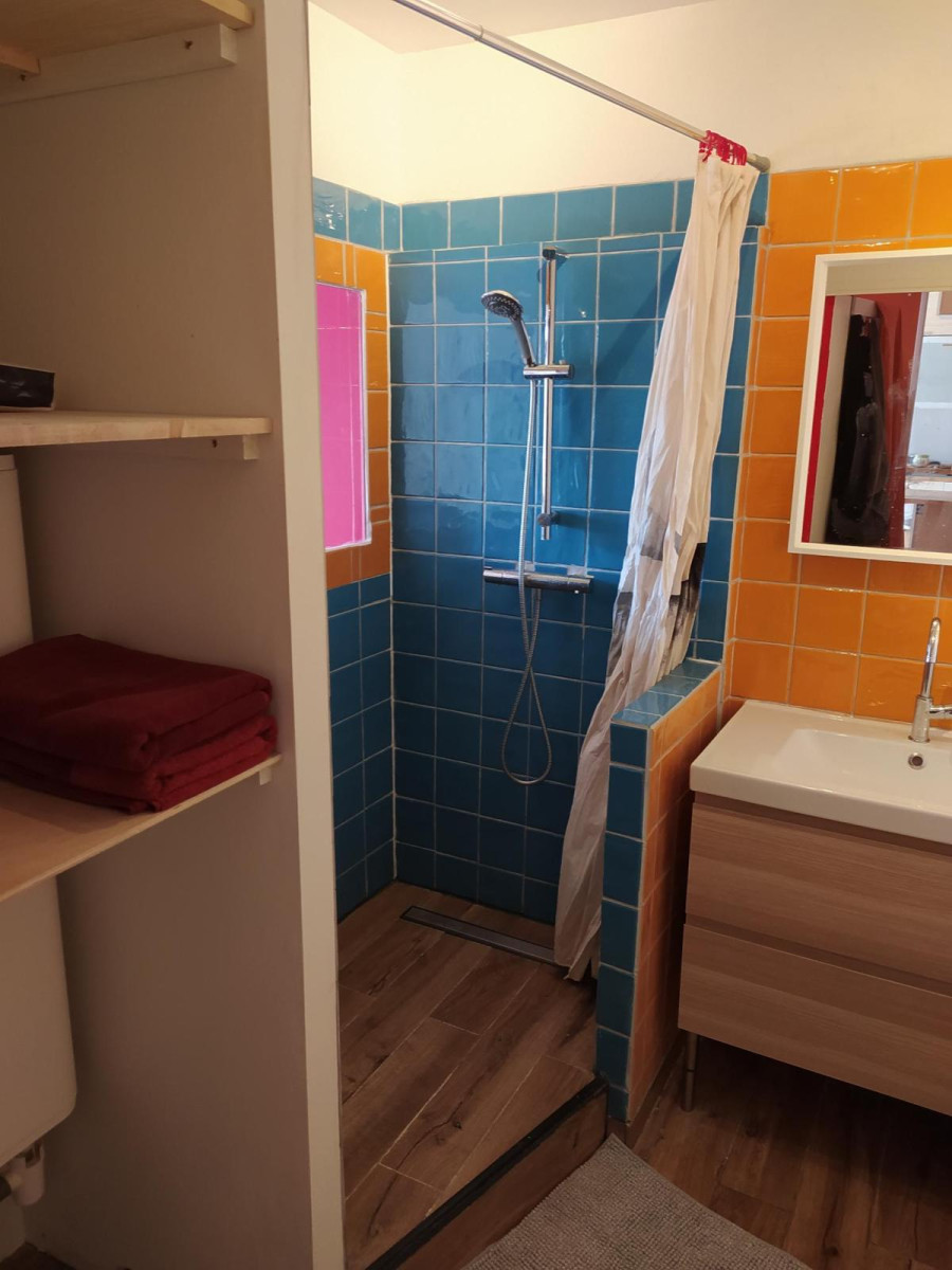 
                                                Location
                                                 Loue appartement T2 meublé, balcon, parking
