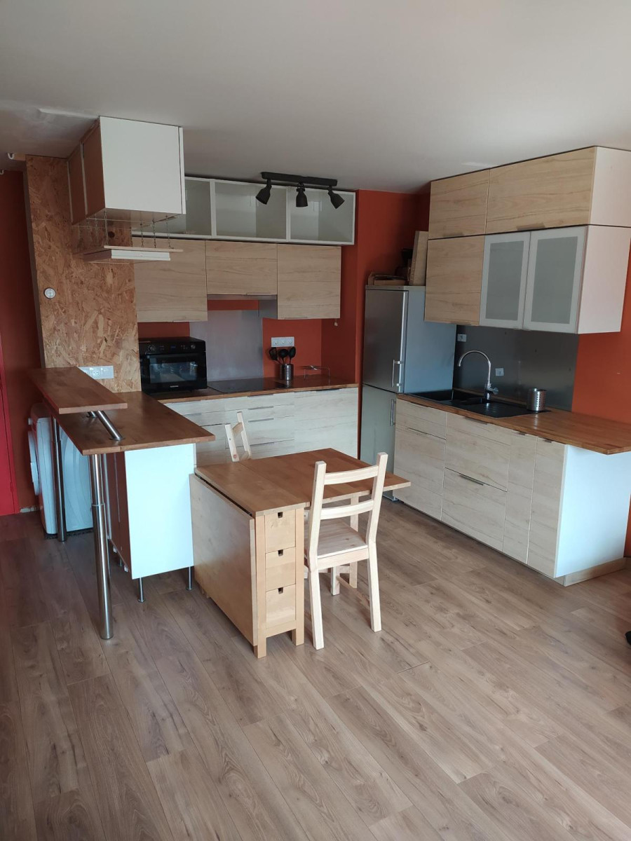 
                                                Location
                                                 Loue appartement T2 meublé, balcon, parking