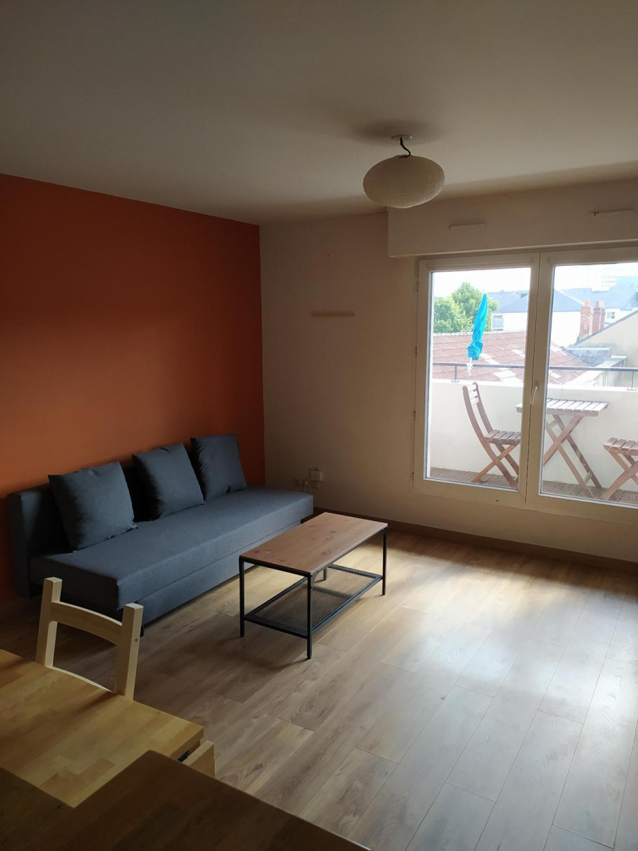 
                                                Location
                                                 Loue appartement T2 meublé, balcon, parking