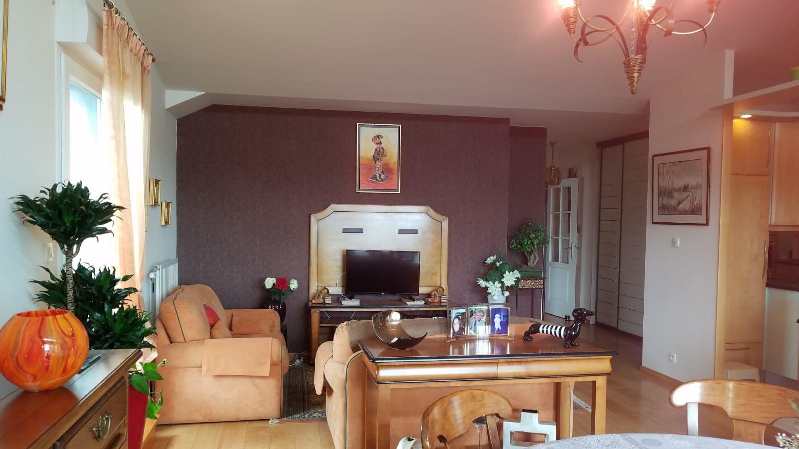 
                                                Location
                                                 Loue Appartement T4 Meublé, très bon standing