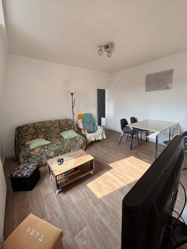 
                                                Location
                                                 Loue appartement Type T3