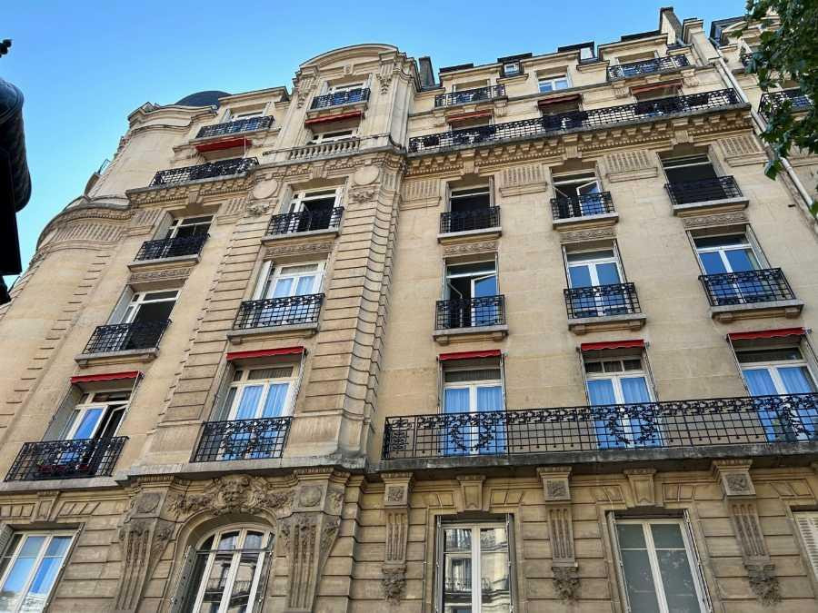 
                                                Location
                                                 Loue chambre de bonne meublée (9m², Paris)