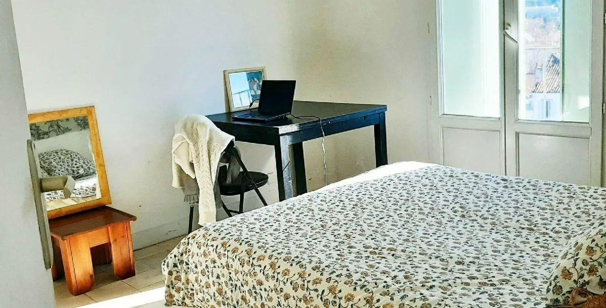 
                                                Colocation
                                                 Loue chambre meublée dans résidence calme