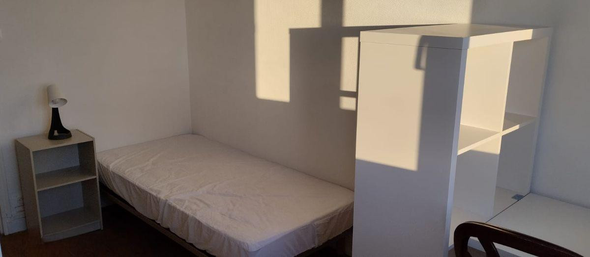 
                                                Colocation
                                                 Loue Chambre meublée Etudiant 390