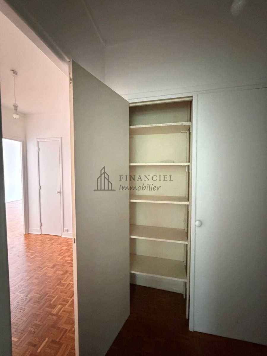
                                                Location
                                                 LOUE CHARMANT 3/4 PIECES AU VESINET - 75m²